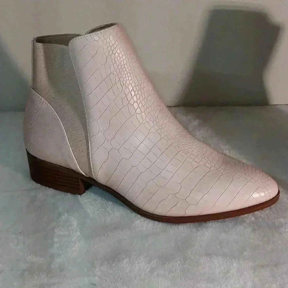 WOMEN'S JOURNEE COLLECTION CERISE BOOTIES
